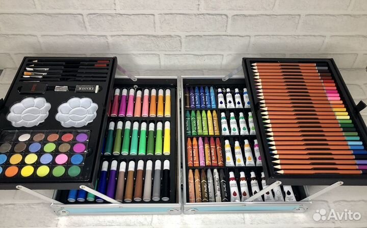 Набор для рисования в металлическом кейсе
