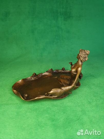 Бронзовая статуэтка Девушка у озера