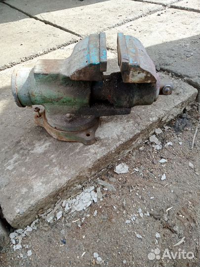 Тиски слесарные