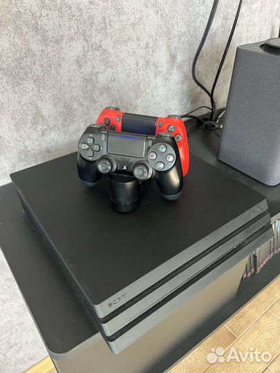 Sony PS4 PRO + 2 геймпада + док станция