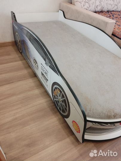 Детская кровать машинка с матрасом бу