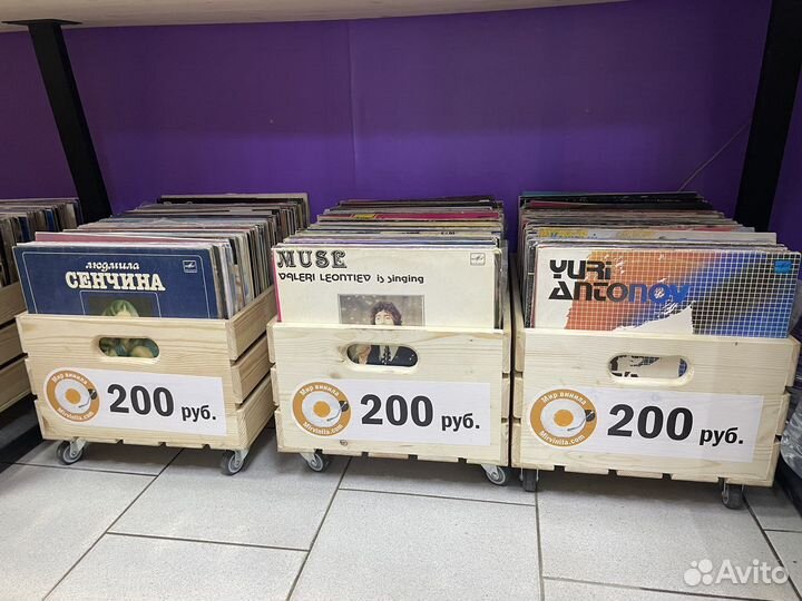 Виниловые пластинки разных жанров