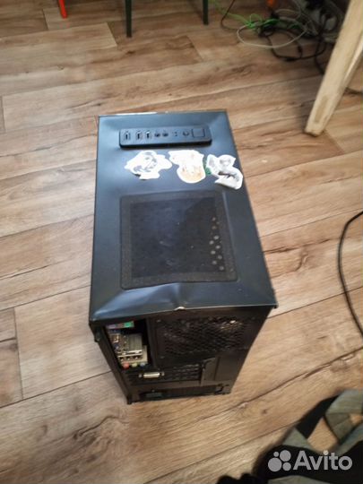 Игровой компьютер с гарнитурой