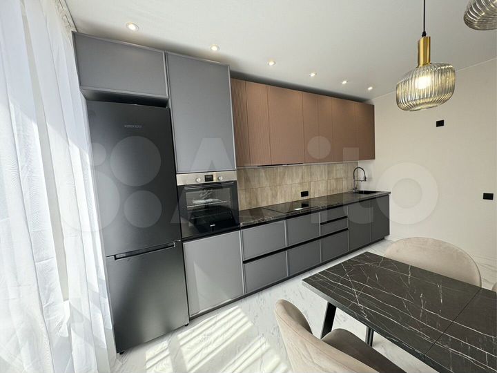 2-к. квартира, 60 м², 2/14 эт.