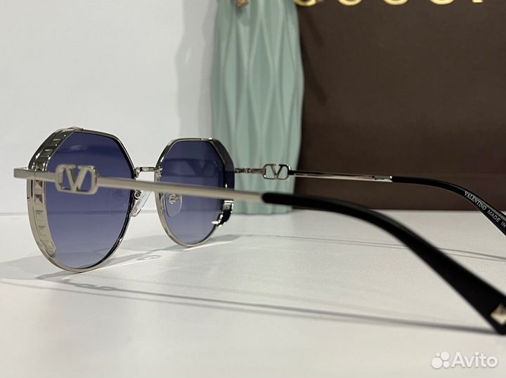 Солнцезащитные очки женские valentino