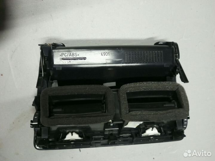 Решетка вентиляц с бардачком и аварийной кнопкой S