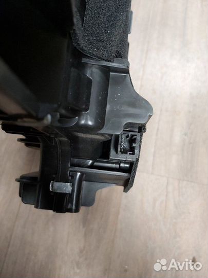 Воздуховод задний правый Mercedes S 500 4Matic