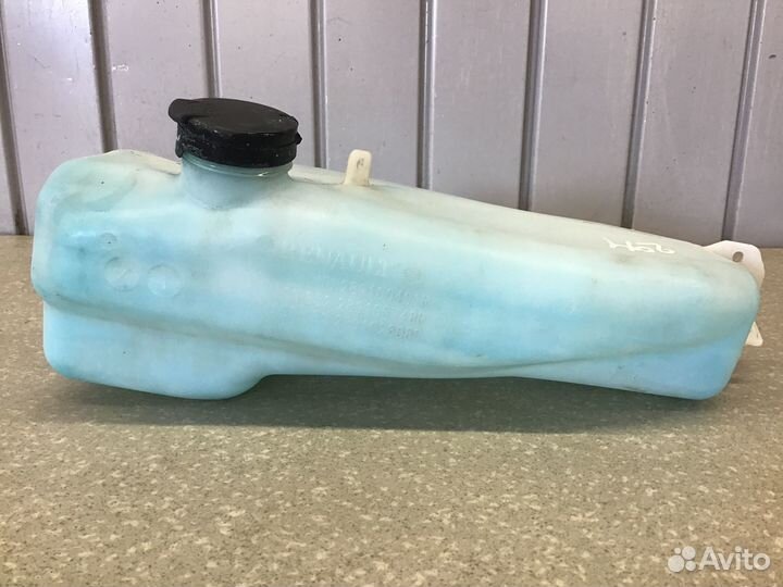 Бачок омывателя лобового стекла Renault Logan II 2