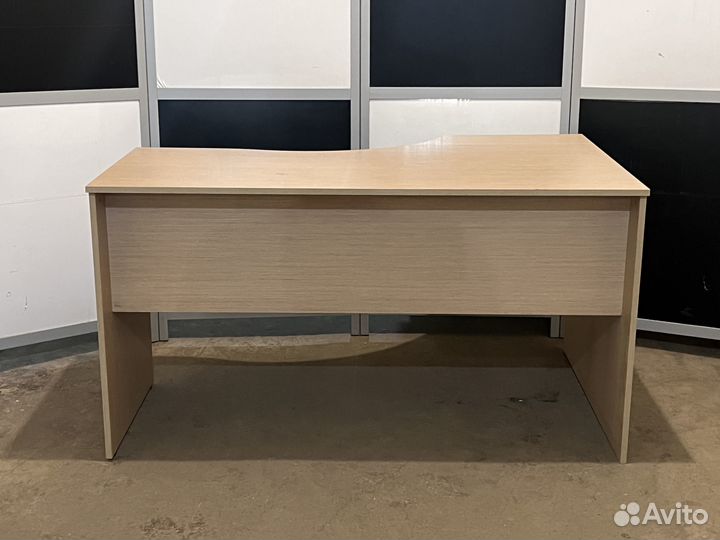 Стол офисный угловой 140 х 90 х76см