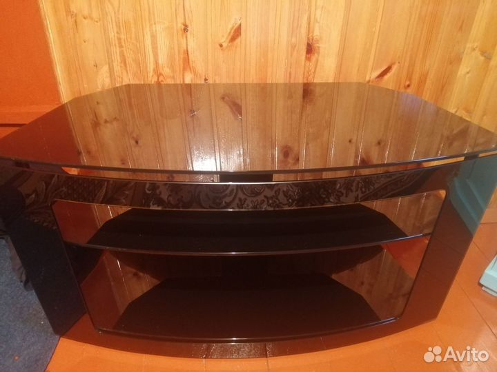 Стеклянная тумба под телевизор