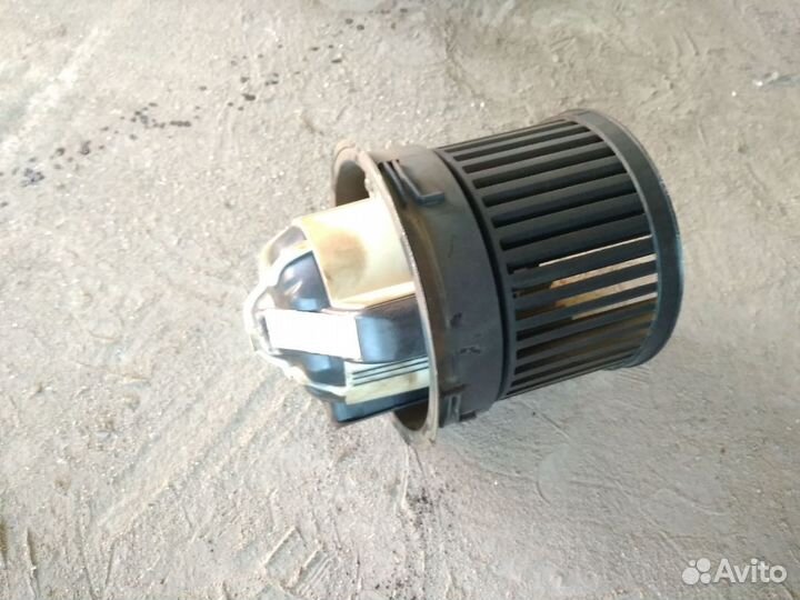 Моторчик вентилятор печки Peugeot 308