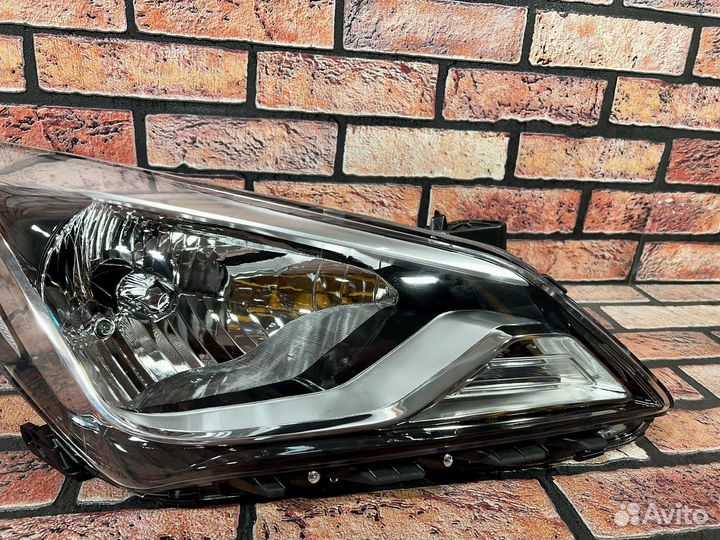 Фара правая Solaris-1 14-17 рестайлинг 92102-4L600