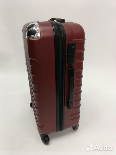 Чемодан на колесах новый