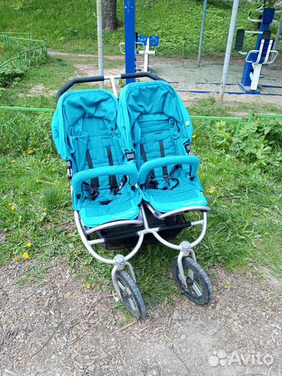Коляска для двойни bumbleride