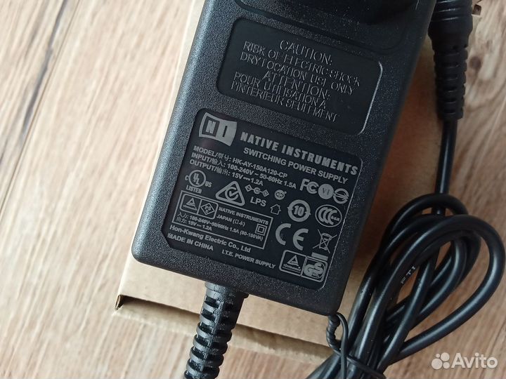 Блок питания Native Instruments Traktor Kontrol Z1