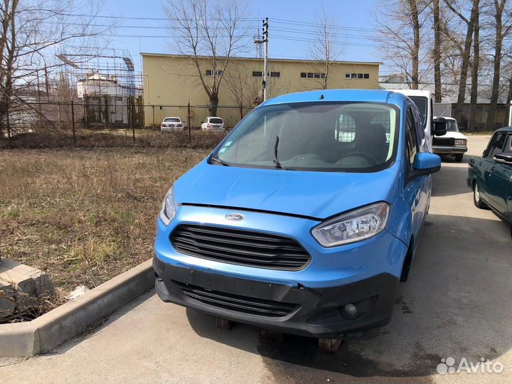 В разборе Ford Transit Courier