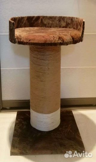 Когтеточка стойка с лежанкой для кошки