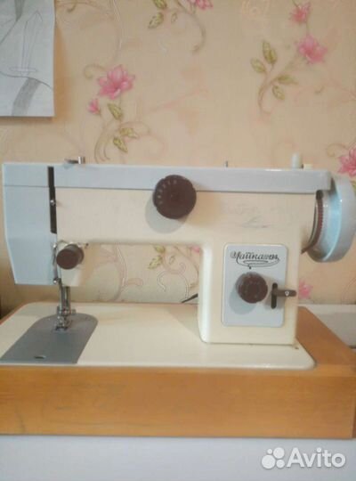Швейная машинка чайка 143