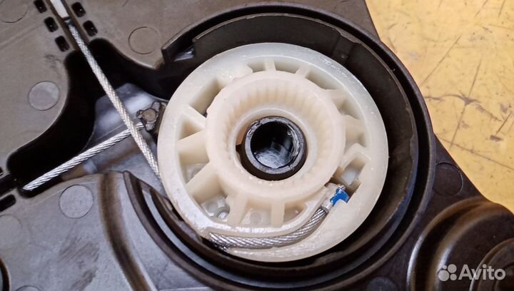 Стеклоподъемник задний правый Karoq