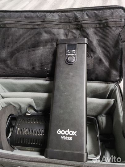 Осветитель светодиодный Godox VL300II