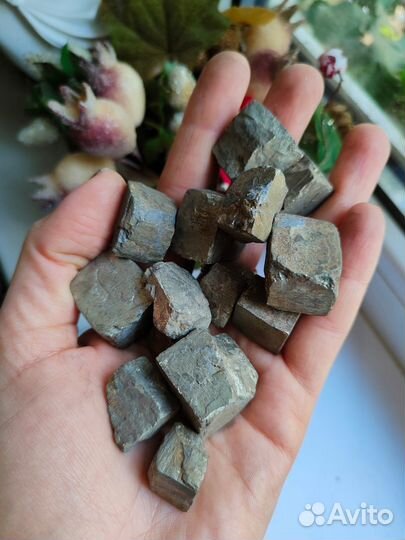 Необработанная галтовка турмалин, пирит, хрусталь