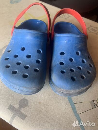 Сандали crocs j1