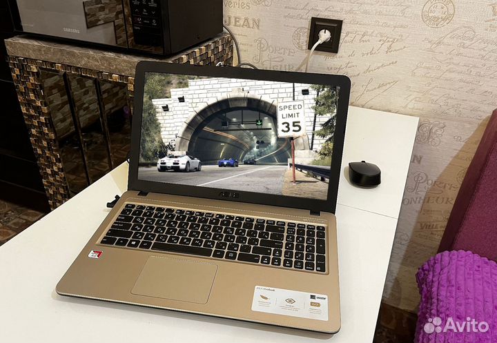 Почти новый на DDR4 8гб 500гб ноутбук Asus