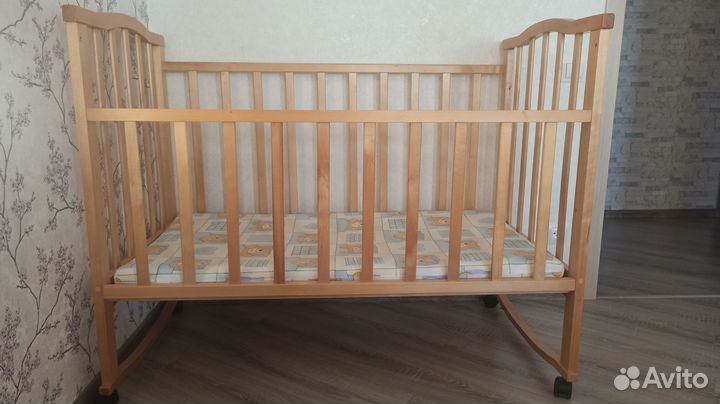 Детская кроватка