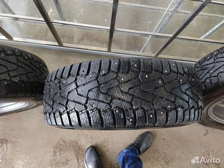 Pirelli Ice Zero 225/65 R17