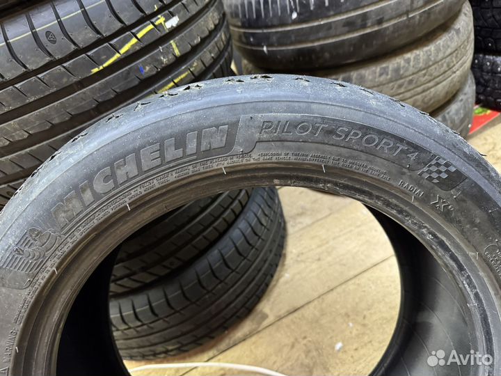 Michelin Pilot Sport 4 235/45 R17 99