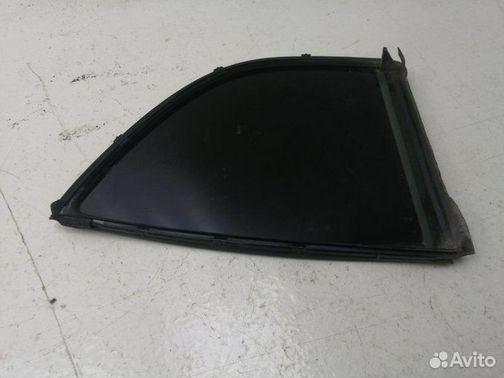 Стекло двери (форточка) заднее правое Toyota