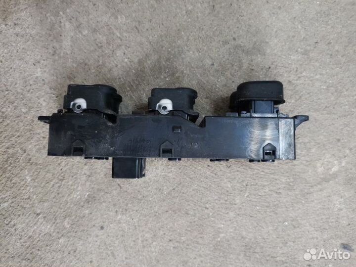 Блок управления стеклоподъемниками передний левый