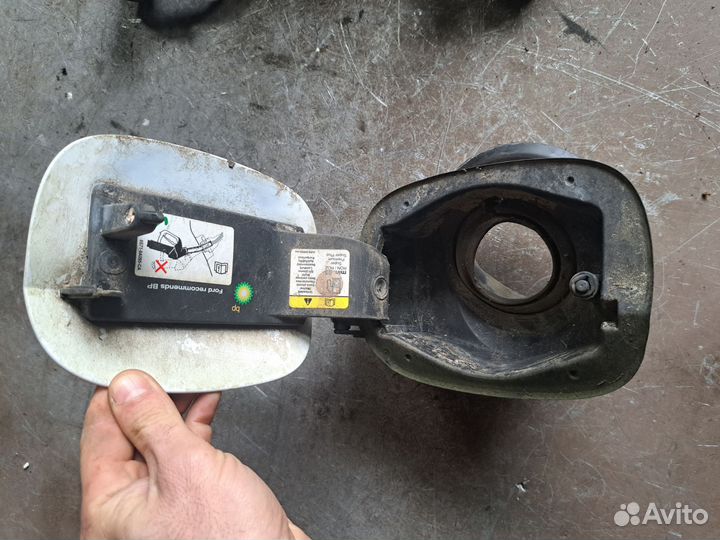 Лючок бензобака Ford Mondeo