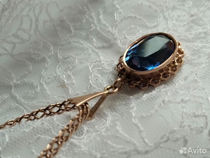 Золотой советский кулон с синим корундом 583