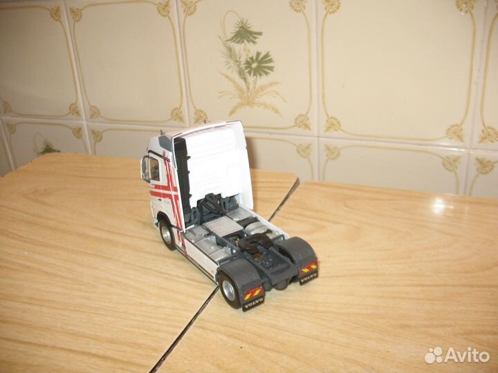 Volvo FH16 500 (White) 2021 Eligor 1/43