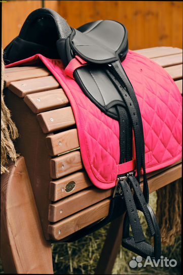 Лошадка деревянная. Ландшафтный интерьер