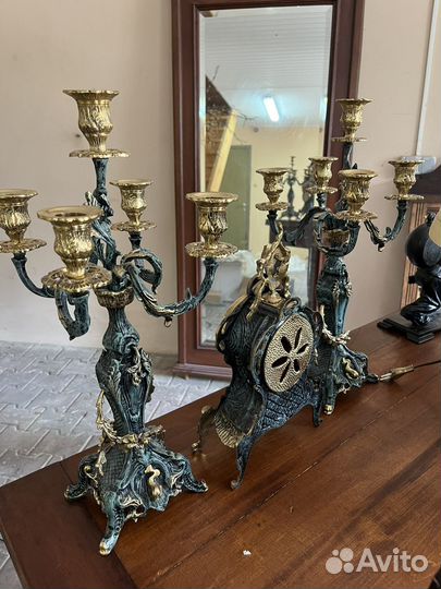 Часы каминные с канделябрами (бронза)