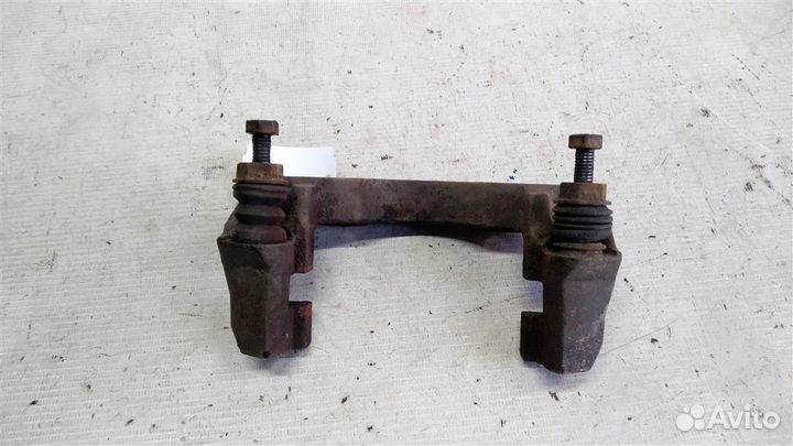 Скоба суппорта переднего Audi 80 B2 78-84г