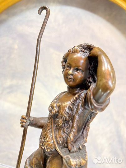 Старинная бронзовая миниатюра.Мальчик с посохом,19
