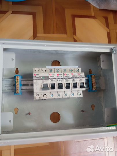 Продам электрощит,с автоматами
