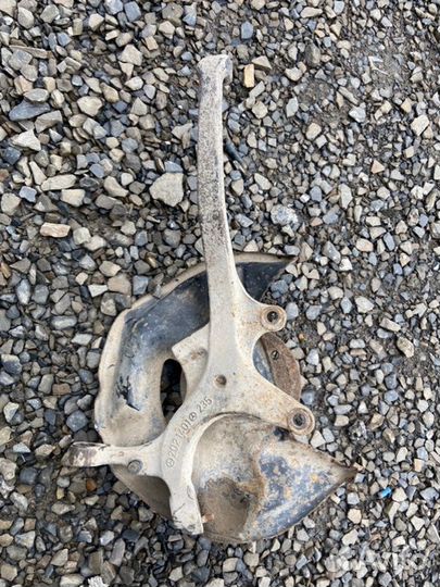 Кулак поворотный передний левый Mercedes-Benz