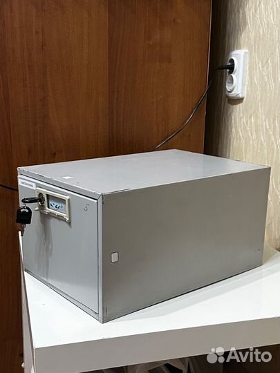 Сейф с ключем бу