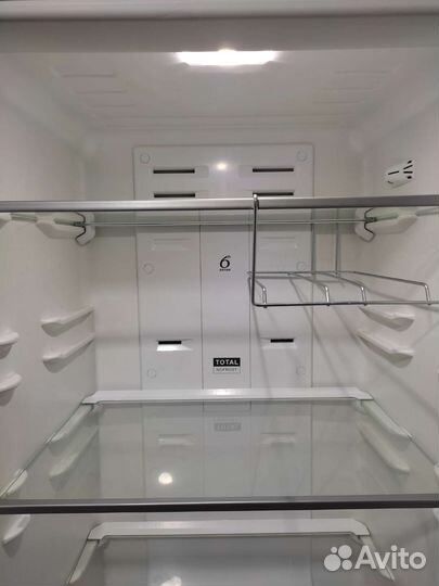 Холодильник Whirlpool. No Frost