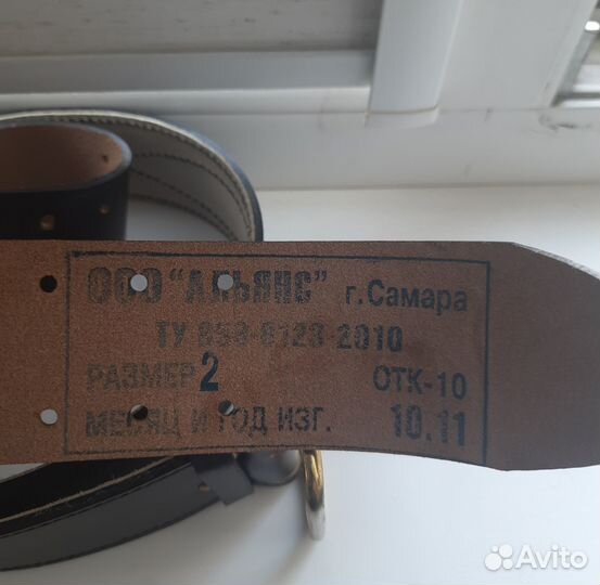 Мужской кожаный ремень черный