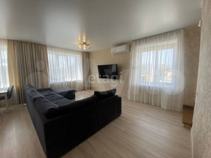 Дом 210 м² на участке 3,3 сот.