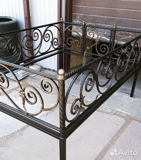 Оградки на кладбище