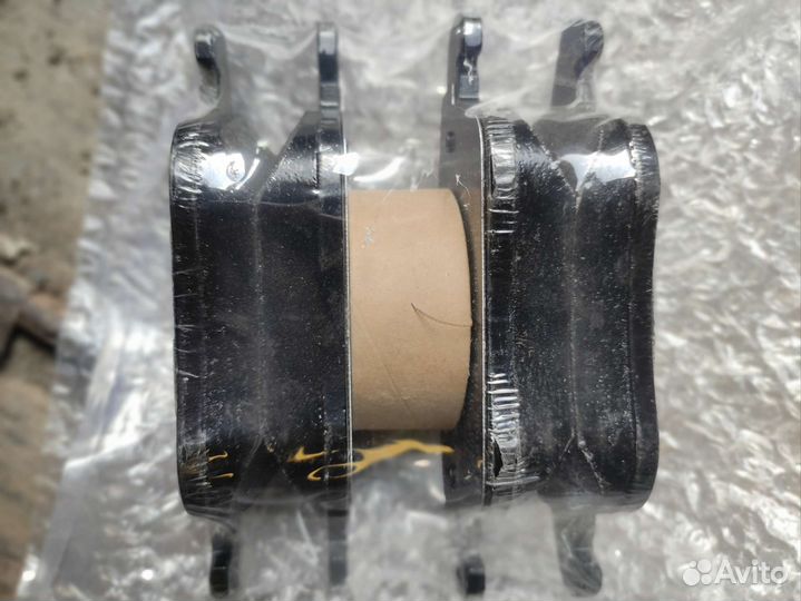 Тормозные колодки на фрилендер 2 LR023888