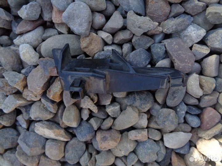 Крепление бампера заднее правое Toyota Platz NCP12