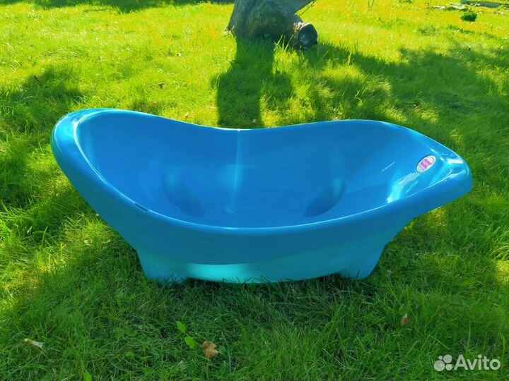 Ванночка для купания и мягкие игрушки