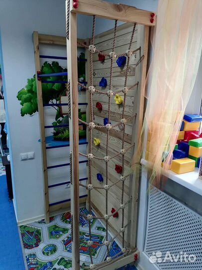 Мини скалодром